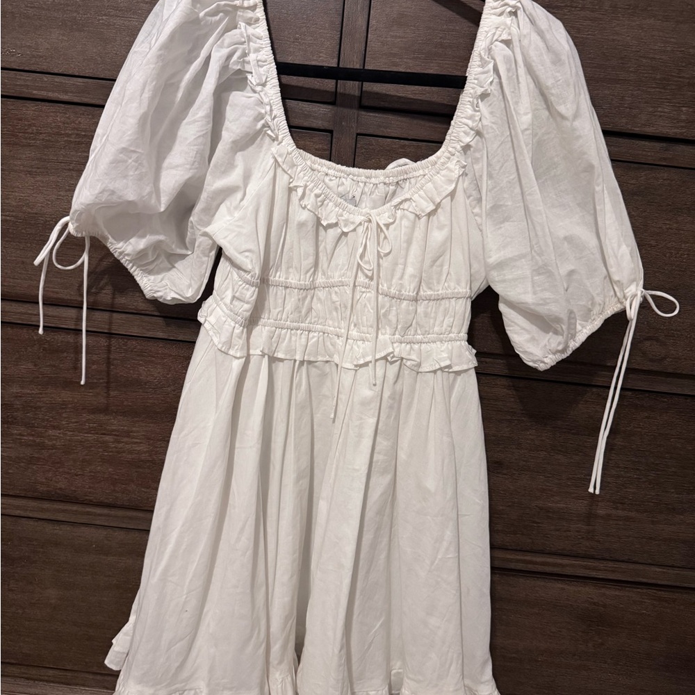 En Saion White Puff Sleeve Dress
